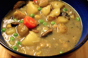 яхния с месо, картофи и грах