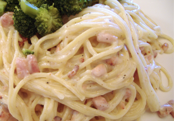 Спагети със салам и сметана